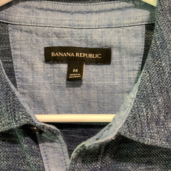 Men’s Banana Republic Short Sleeve Button Down - Picture 2 of 4